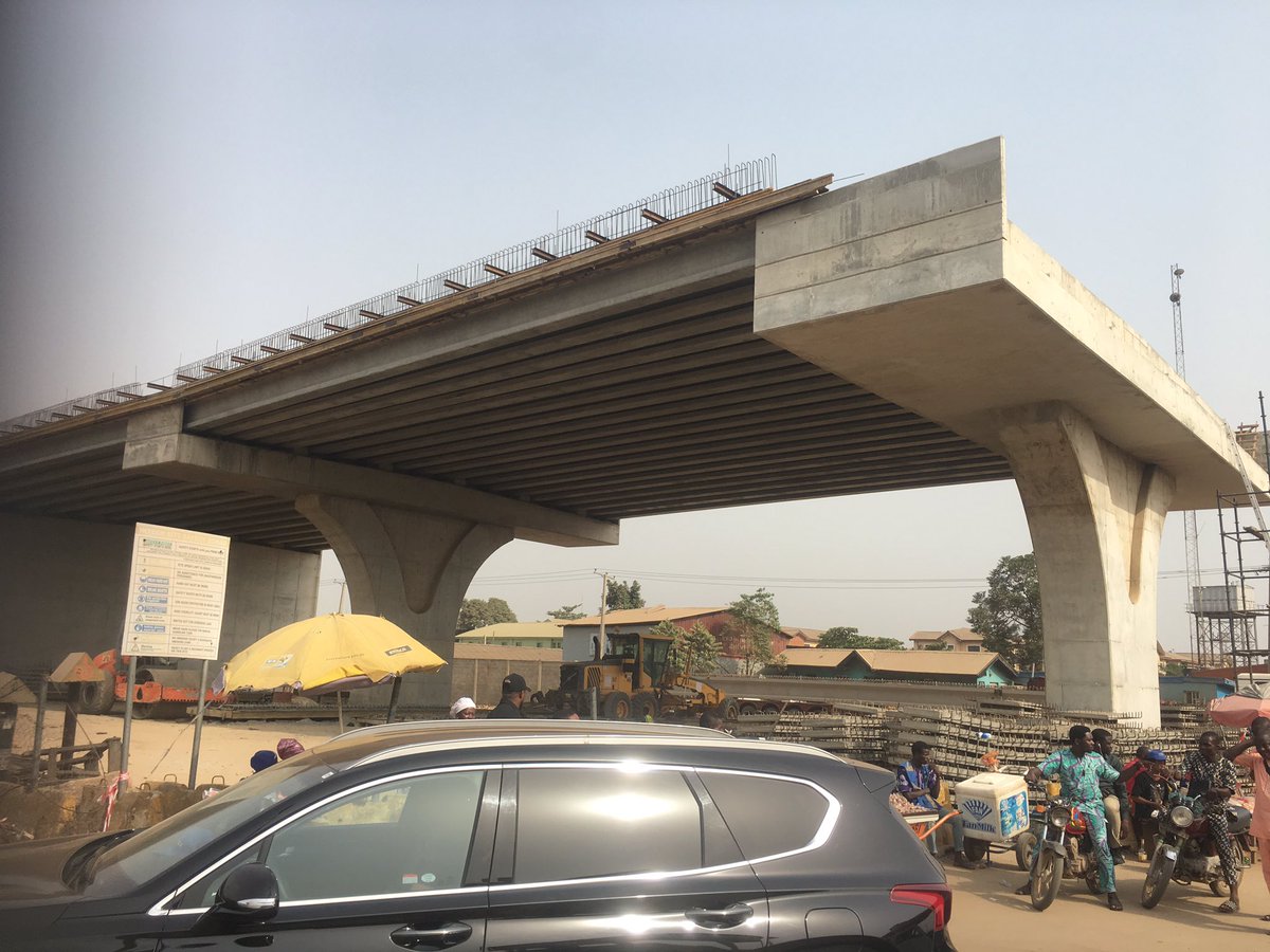 Abule110's tweet photo. This is the current state of Pen Cinema bridge. Started by the government of @AkinwunmiAmbode 
Currently nothing is being done here except for a few laborers here &amp; there. This wasn’t the case in d previous govt. pls @jidesanwoolu @followlasg do something abt this. Pls &amp; Pls https://t.co/9ZE5ptLMvv