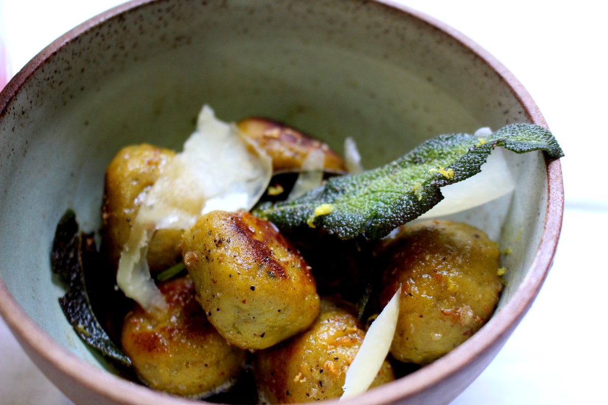 🍽️⁠Sustainable Supper Club 🍽️⁠⠀

📅 Fri 20th March, 6.30pm
📍 Bermondsey
🍽️⁠ Canapes, 3 course feast and welcome drink
🍞A talk from <a href="/LBPedlar/">little bread pedlar</a> Head Baker <a href="/zpcindy/">Cindy Zurias</a>
🥡 BYO tupperware to take home leftovers

Get tickets here bit.ly/37V5WkO