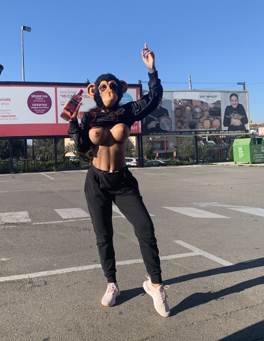 Happy carnaval 🤣🤣 https://t.co/DhI1KeRflL<a href="/tag/happyfriday"class="tags"><span>#happyfriday</span></a>