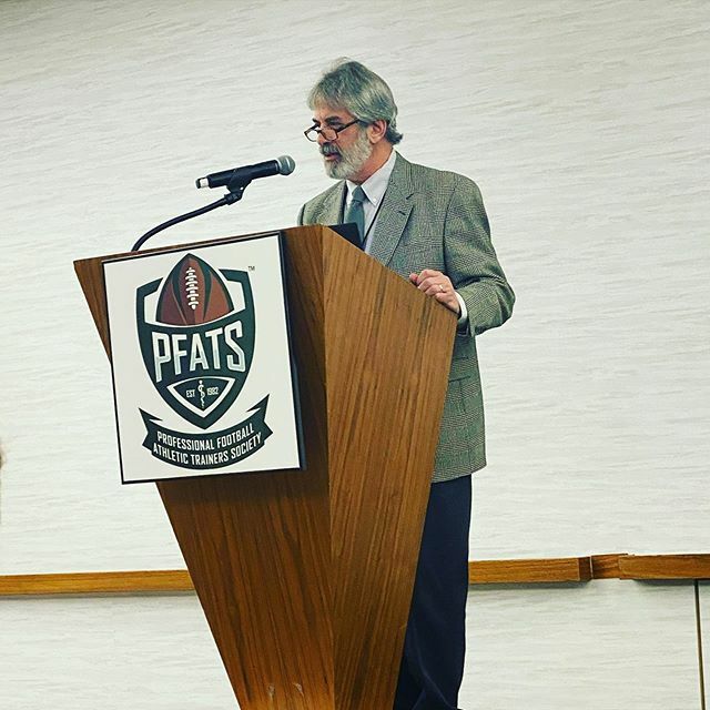 pfats_com's tweet photo. Dr. Gary Solomon, Clinical Associate Professor @nyulangone discusses Concussions and Psychiatric Disorders with our membership #pfats2020 https://t.co/kR022sz9WT https://t.co/Z0yaZt2SvK