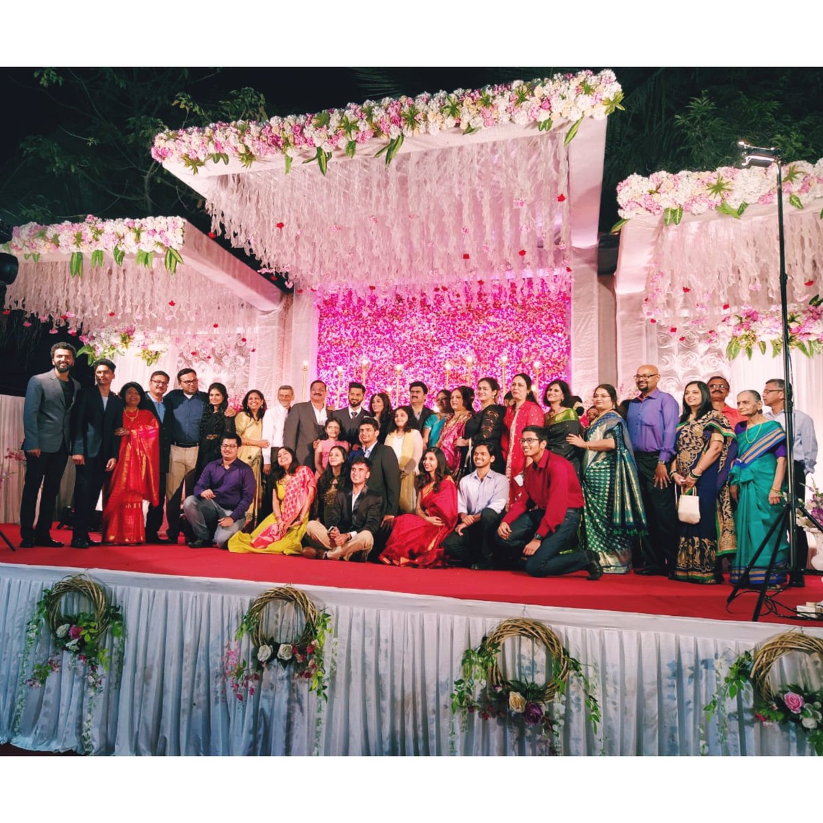 DUnitrix's tweet image. Family Photo
#familytime
#weddingceremony
#funandenjoymentwithfamily✌️❤️