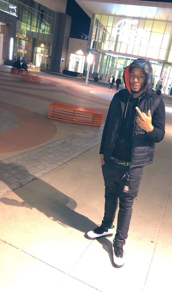 VonCortaz's tweet photo. .. they just want juice , they wanna do what a nigga do , made out some shitI’m living proof #Fbg 🦅 #llshard https://t.co/Ww6qGcW7qy
