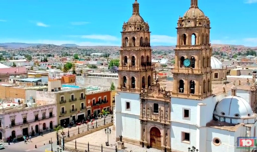 canal10durango's tweet photo. ☀️ #FelizDomingo a todos! 

¿Cuáles son sus planes para hoy? 

🌡 Max. 27° C 
❄️ Min. 7º C 
🌧 0% de probabilidad de lluvia 

#ViveDurango #Canal10 #DisfrutaDurango https://t.co/TVrIC7t2rj