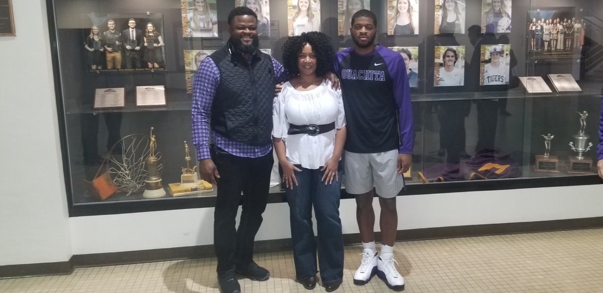 fbgmorris's tweet photo. Man.. I can remember my first year of college like it was yesterday. Just played my last college home game and I feel blessed in 100 different ways. Thank you 🙏🏿 ✈️ https://t.co/9QqAAUs8gl