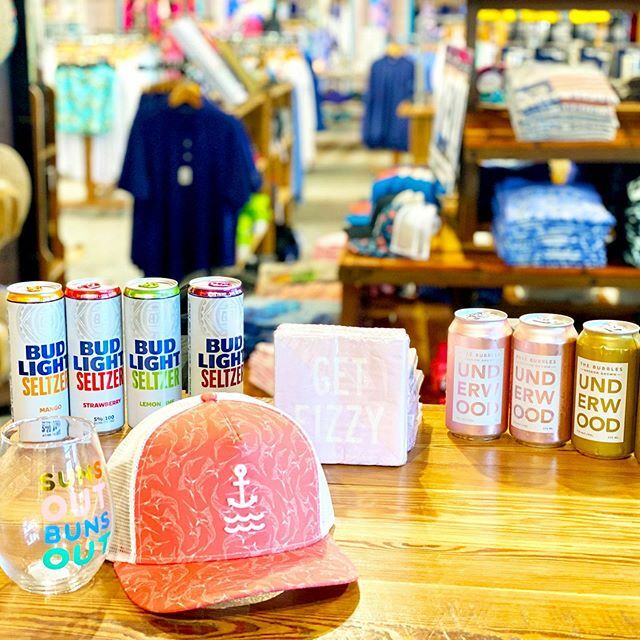 boatersrepublic's tweet image. Come get fizzy at our new bar and do a little retail therapy while you drink. #boatersrepublic #stpete or #scrubisland instagram.com/p/B86j62pJXHW/