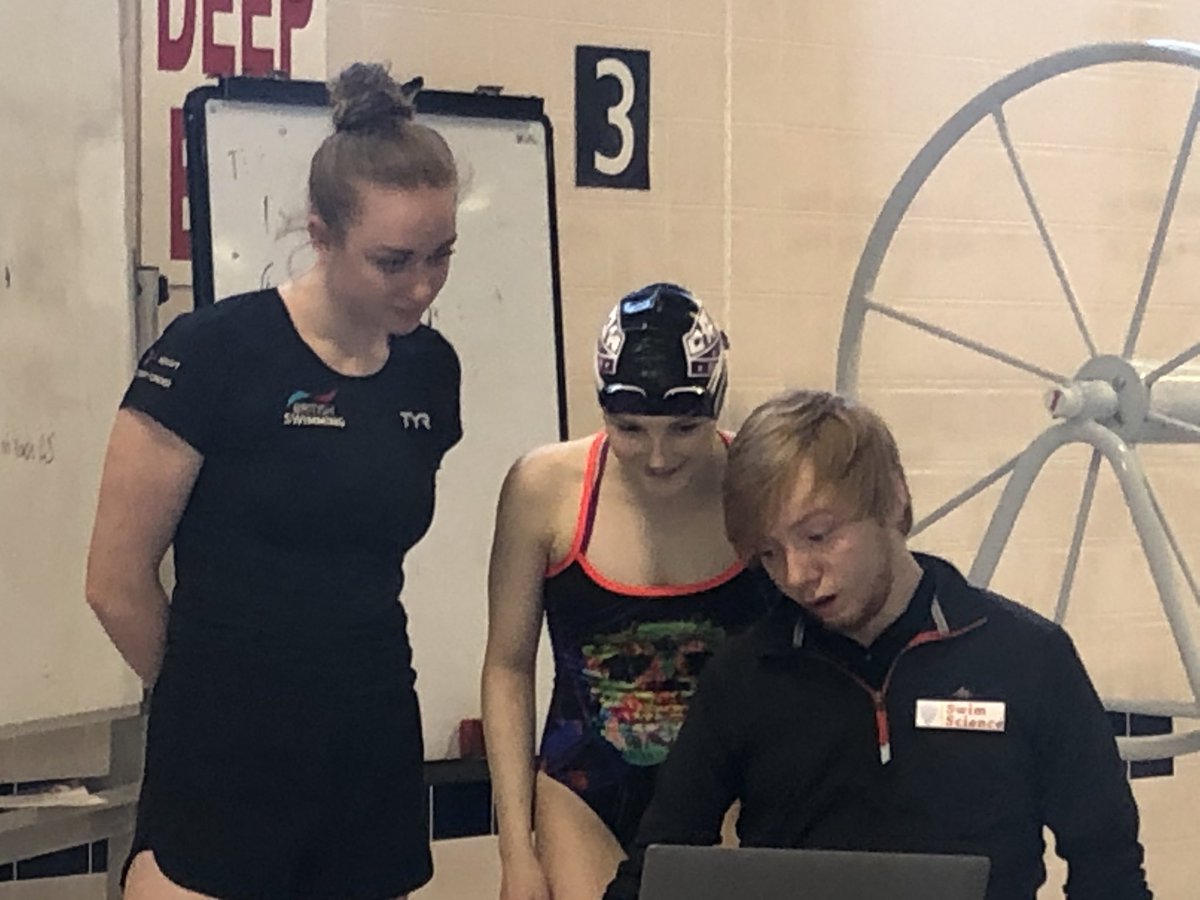 Swim_ScienceUK's tweet photo. Reviewing underwater stroke analysis on our February half term camp in Birmingham with Jr WR holder @rosie_rudin.  @Sw_EngParaSwim @Sw_EngTalent @britishswimming @orionsc https://t.co/N4oLXqn3TF