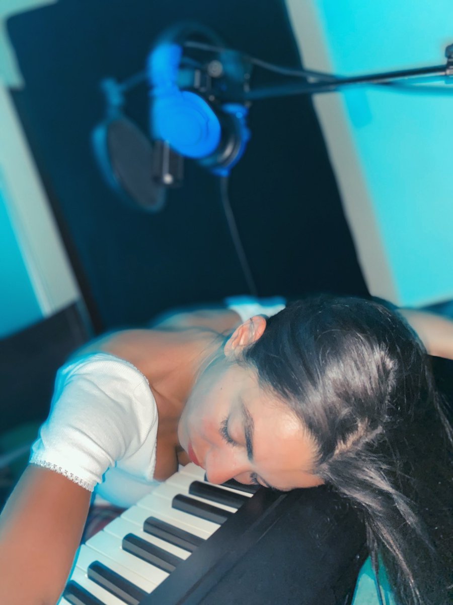 agathaacasiano's tweet photo. Fell asleep at studio ๐#BernieWon #WhereIsFilter #usingrandomhashtags but #CreatingOpportunities ๐ https://t.co/tgAph7lMcZ