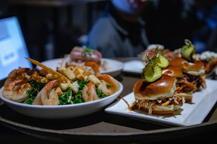 WhirlyBall's tweet photo. Your #SundayFunday deserves the best food. You’ll find all your favorites at #WhirlyBallChicago! #EatDrinkGameOn #WhirlyBallin https://t.co/0Xc2WgeUNF