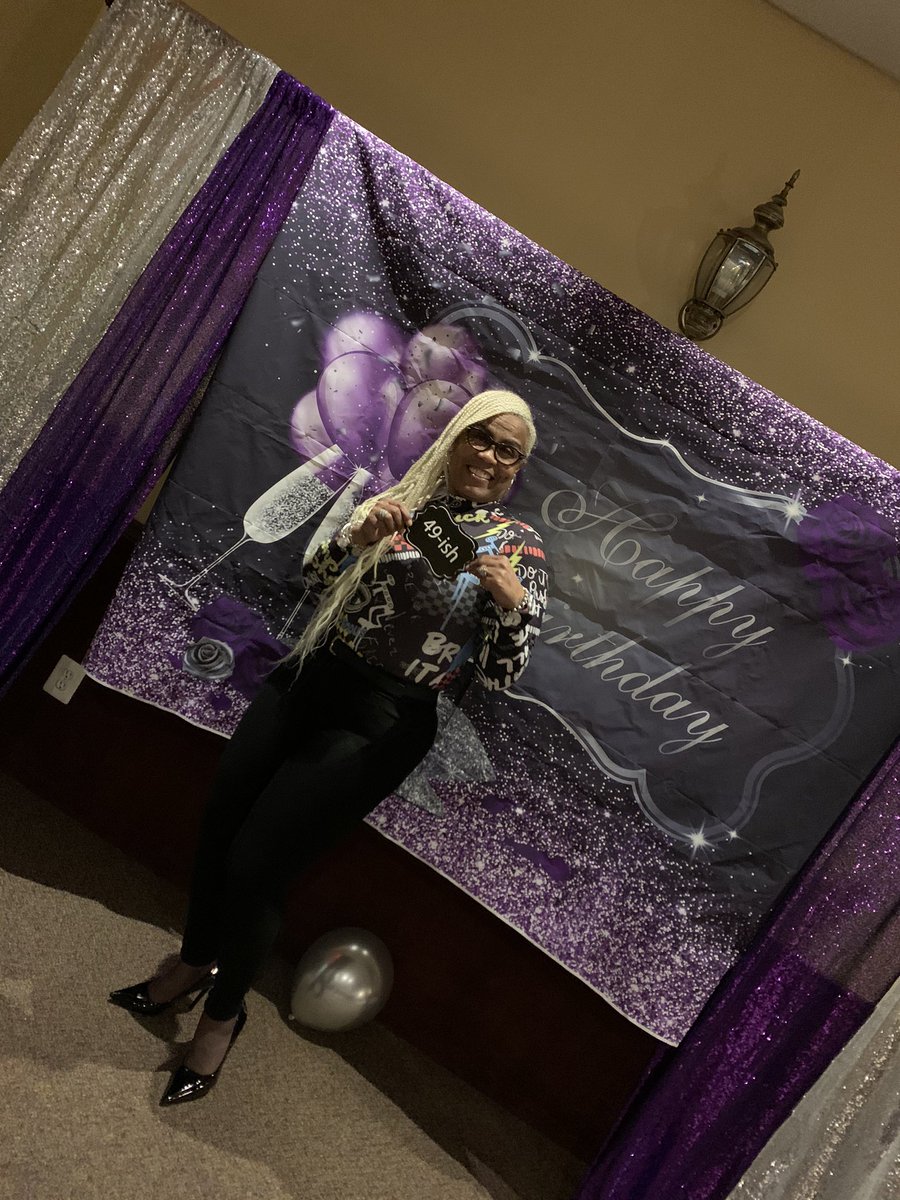 melindaburchsi1's tweet photo. About last night! Celebrating a great friend 50th Birthday.🎉🎊🎂 https://t.co/fgCWN7KN04