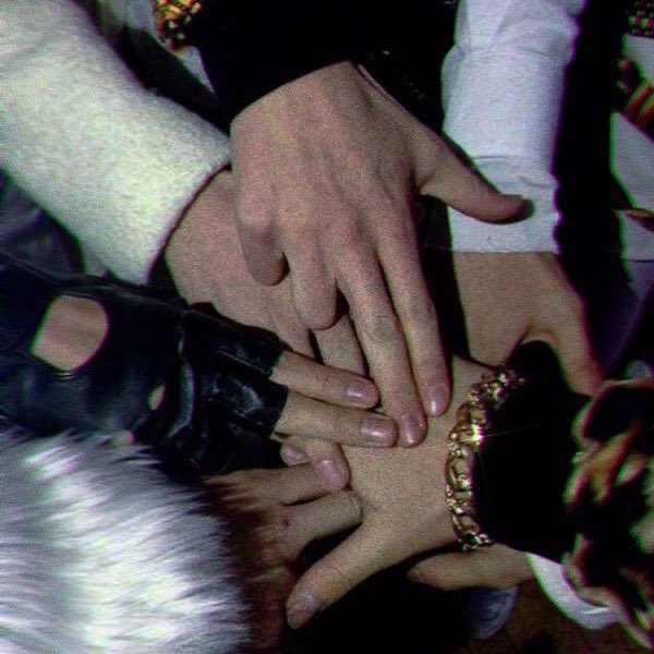 DdaengLife's tweet photo. We are their ARMY and their family, put your hand in 🤚🏽 if you will stan forever!! 

#SEVENPARTY 
#BTS @BTS_twt #BTSARMY https://t.co/hA3h9s1Klx