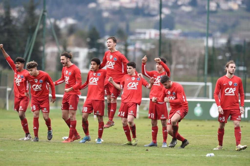 Bravo aux U19 de l'<a href="/ACAjaccio/">AC Ajaccio</a> qui se qualifient pour les 1/4 de finale de la coupe #Gambardella en battant Le Mans 3-0 ! Forza o zitè ! #Aiacciu #Corsica