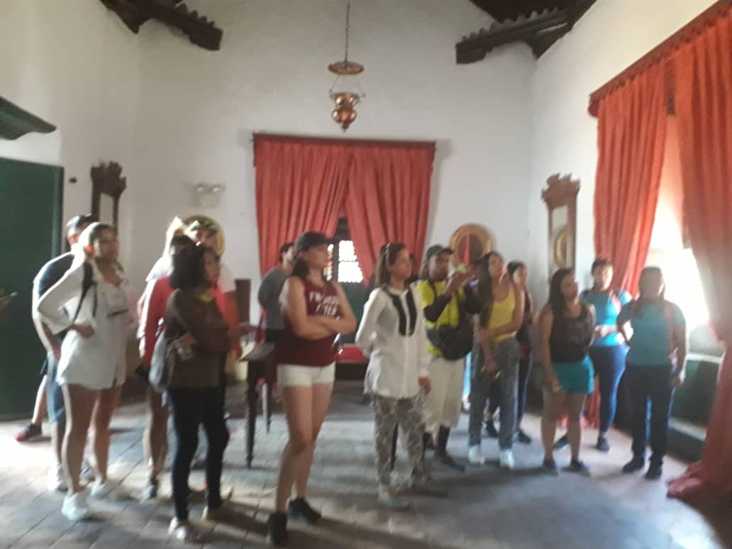CORFALTUR's tweet photo. 📍 CENTRO HISTÓRICO DE SANTA ANA DE CORO

Asistencia personalizada en recorridos turísticos por el Centro Histórico de Coro 🙌
Sus pintorescas casonas llenas de historia cautivaron a estos turistas procedentes de: Caracas, Carabobo, Aragua y Francia 🙌
@mitcoex @PLASENCIAFELIX https://t.co/ihlMqKJWIZ