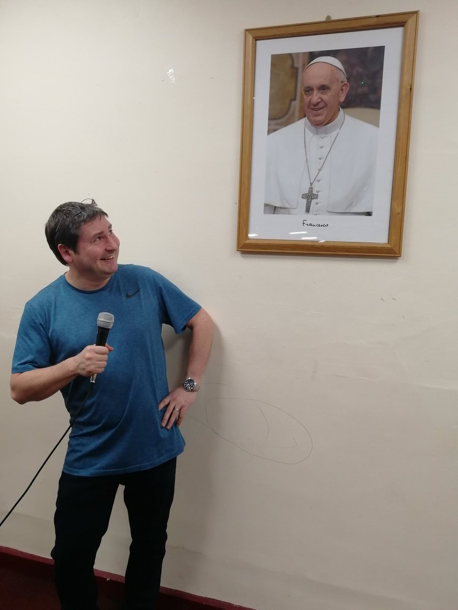 Very special supervisor for last night's quiz with first-time quizmaster <a href="/JamesMarsh1974/">James Marsh</a>