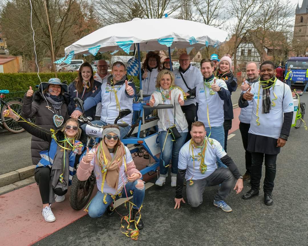 csu_erlangen's tweet photo. „Bruck a Gaß – HELAU !“ Wir sind beim stürmischen Brucker Faschingszug dabei und strampeln uns ab, um Erlangen zu bewegen! #Erlangenbewegen #TeamVolleth #JörgVolleth https://t.co/vW0QpzTudt