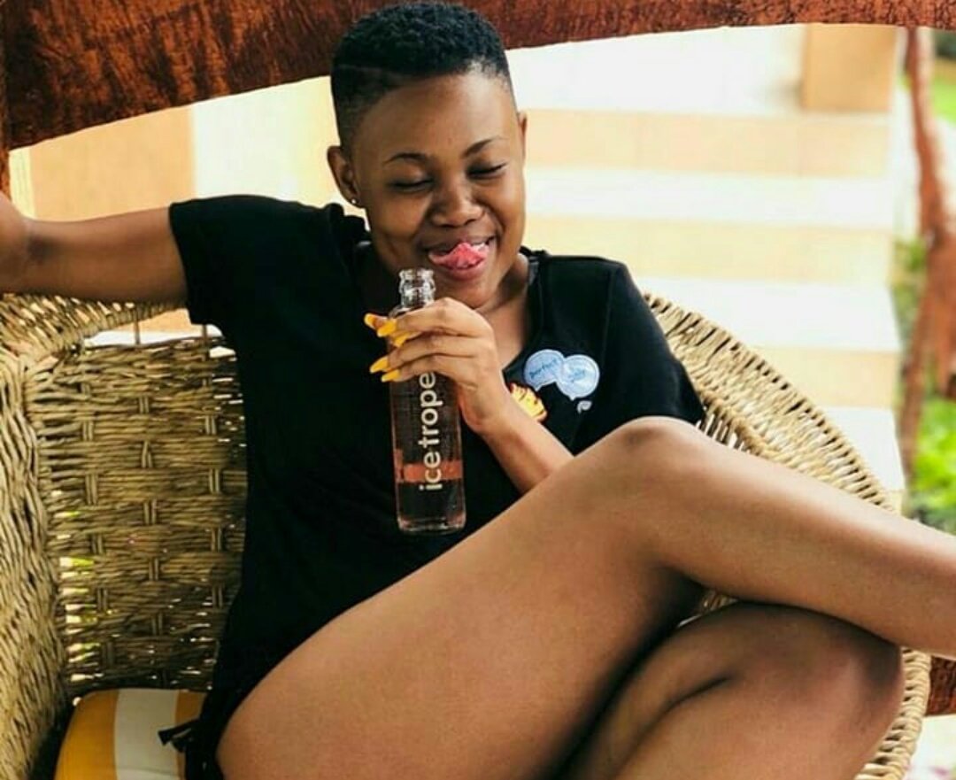 Ebonga4's tweet photo. " I'm a full package " Yasssssss wena girl #DateMyFamily https://t.co/2zgdM8CmVN
