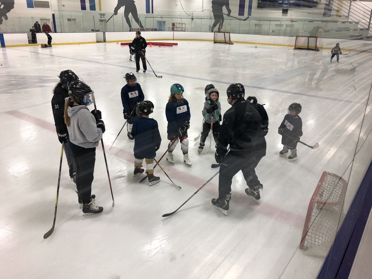 CCHA_Hockey's tweet photo. Yesterday in Chaska, the CCHA hosted a Try Hockey for Free clinic with over 20 kids, aged 4 to 10, learning the basics of the game in a fun, safe and relaxed environment. Thanks to the coaches and Stormhawks players who volunteered their time to help on the ice. #HWAA https://t.co/yiOWbYf7m8
