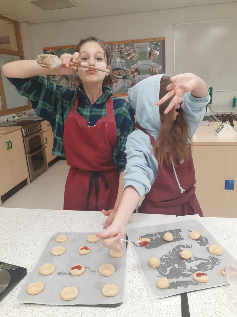StChrisBoarding's tweet photo. Memories from Valentines Day, making jam sweet hearts ❤️🧡💛🍪 #ilovevalentinesday #iloveboarding #mystchris https://t.co/GdKxqP9Ny6