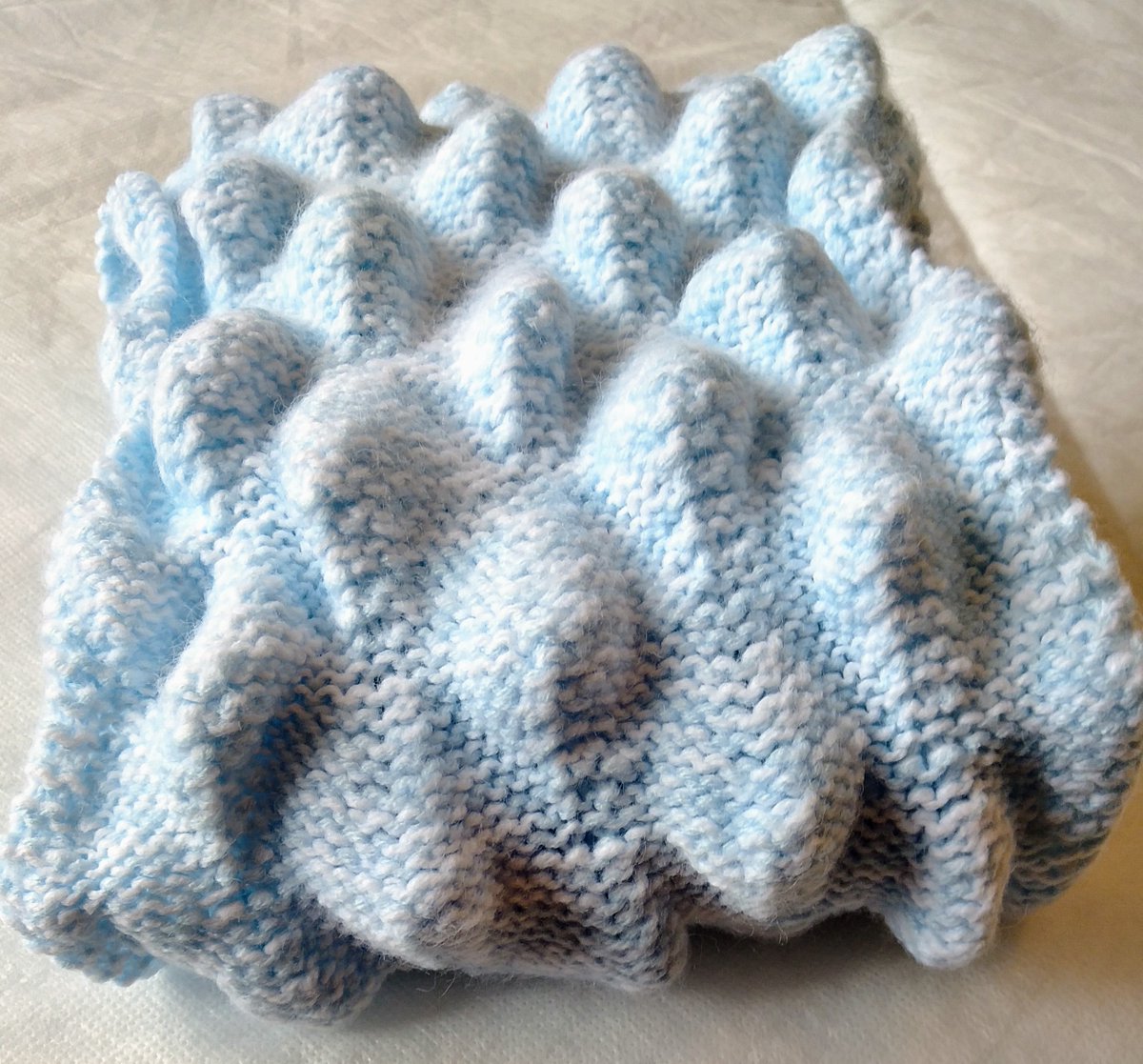 YarnCrazyKatie's tweet photo. Egg Box / Gruffalo Scarf now finished😍 Pattern: Bubbles by Frankie Brown @MyKnittedStuff😍 #egg #box #gruffalo #scarf #bubbles #frankiebrown #knittersontwitter #ravelry @ravelry #bramwell #fine4ply #white #powderblue https://t.co/bTauy560Ti