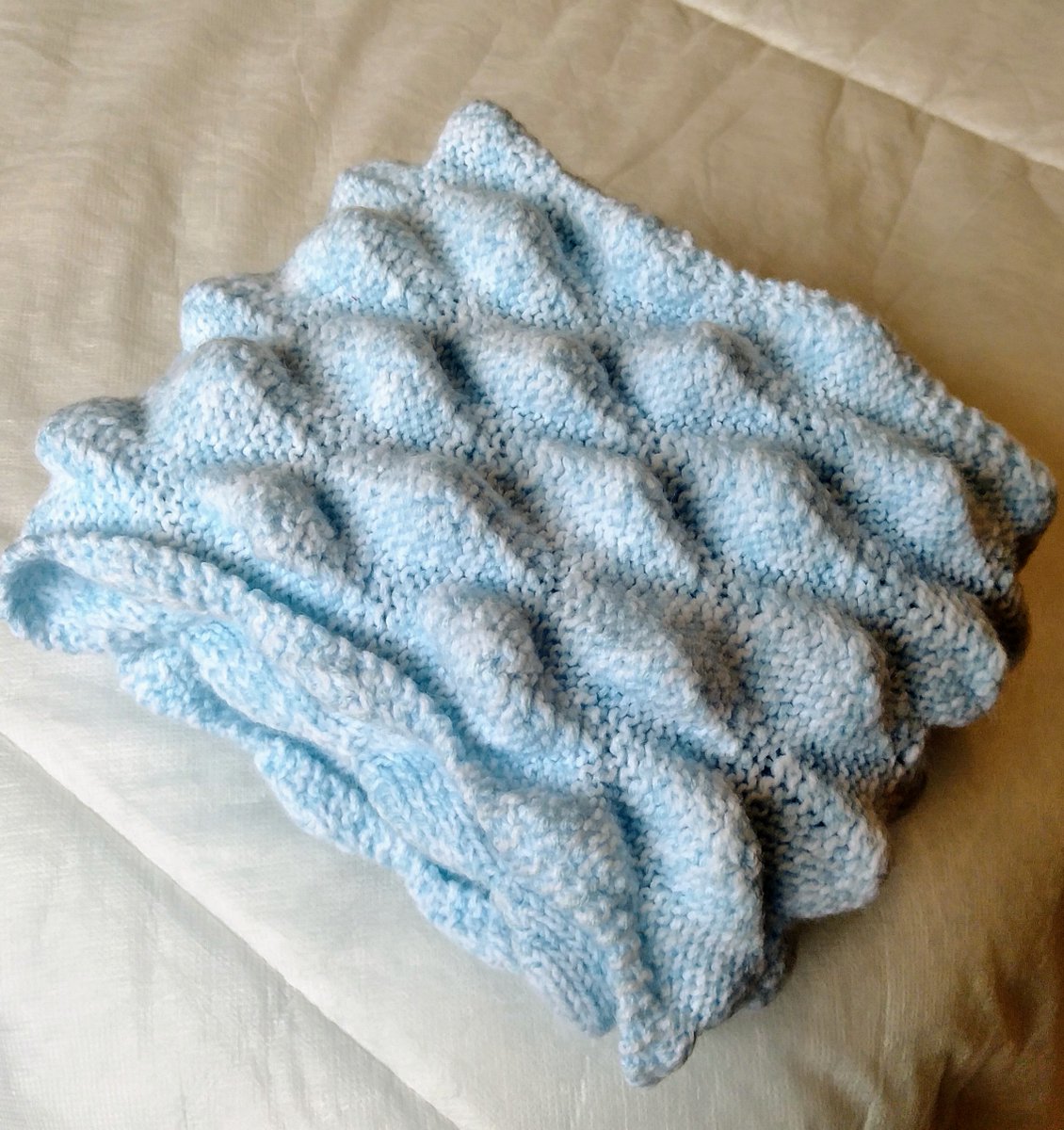YarnCrazyKatie's tweet photo. Egg Box / Gruffalo Scarf now finished😍 Pattern: Bubbles by Frankie Brown @MyKnittedStuff😍 #egg #box #gruffalo #scarf #bubbles #frankiebrown #knittersontwitter #ravelry @ravelry #bramwell #fine4ply #white #powderblue https://t.co/bTauy560Ti