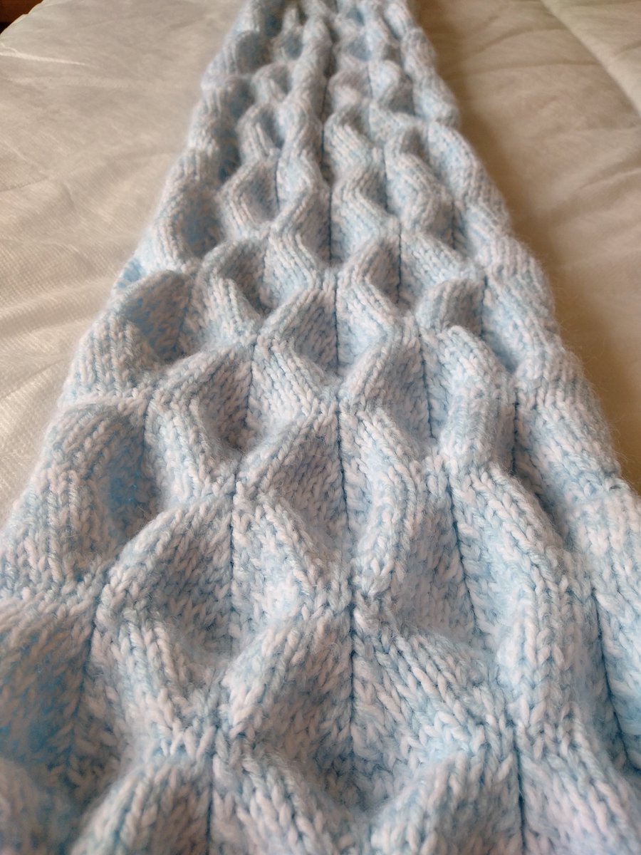 YarnCrazyKatie's tweet photo. Egg Box / Gruffalo Scarf now finished😍 Pattern: Bubbles by Frankie Brown @MyKnittedStuff😍 #egg #box #gruffalo #scarf #bubbles #frankiebrown #knittersontwitter #ravelry @ravelry #bramwell #fine4ply #white #powderblue https://t.co/bTauy560Ti