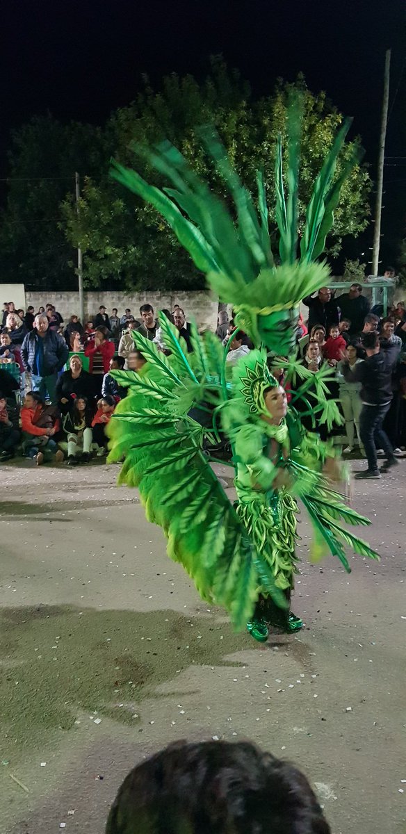incominglapampa's tweet photo. En #Speluzzi, Capital Provincial del Carnaval, compartimos esta fiesta popular con la Dip Alicia Mayoral y el Intendente Luis Fredes. Desbordó de vecinos, familias y visitantes de otras localidades! Murgas, carrozas, comparsas y al final el broche de oro de #MariMari https://t.co/OhI3JhRhCm