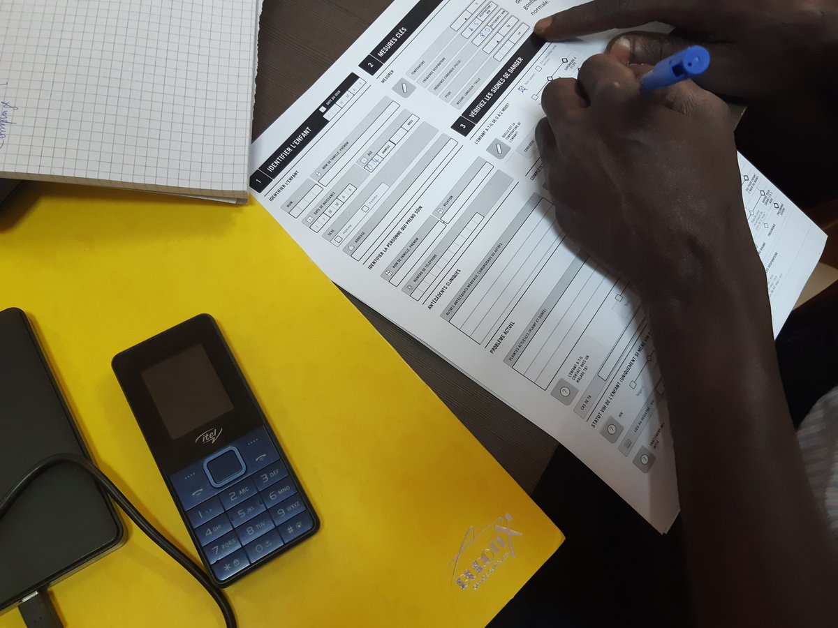 PHISICC_'s tweet photo. Training health workers on Human Centred Designed new paper tools to impact on quality of care in remote #PHC. The first #RCT of this kind ever. Before in #Nigeria, now in #CôtedIvoire, in March in #Mozambique. Great job of PI @berte_sali at @CSRS_CIV! https://t.co/m7E4PG2TuJ