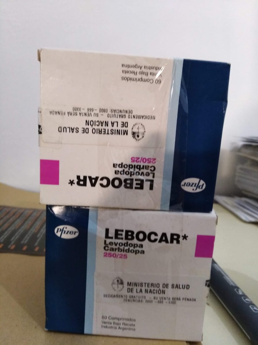 Lur3sch1n1's tweet photo. Hola! Tenemos algunas cajas de medicamentos que me dicen que son para el parkinson y para las convulsiones. En fin: vencen pronto y son medicamentos caros que puede que alguien los necesite. Los damos gratis, x supuesto.
Ayudenme a difundir. Si los necesitan, escribamme x MD. https://t.co/HoWYIFnBr1