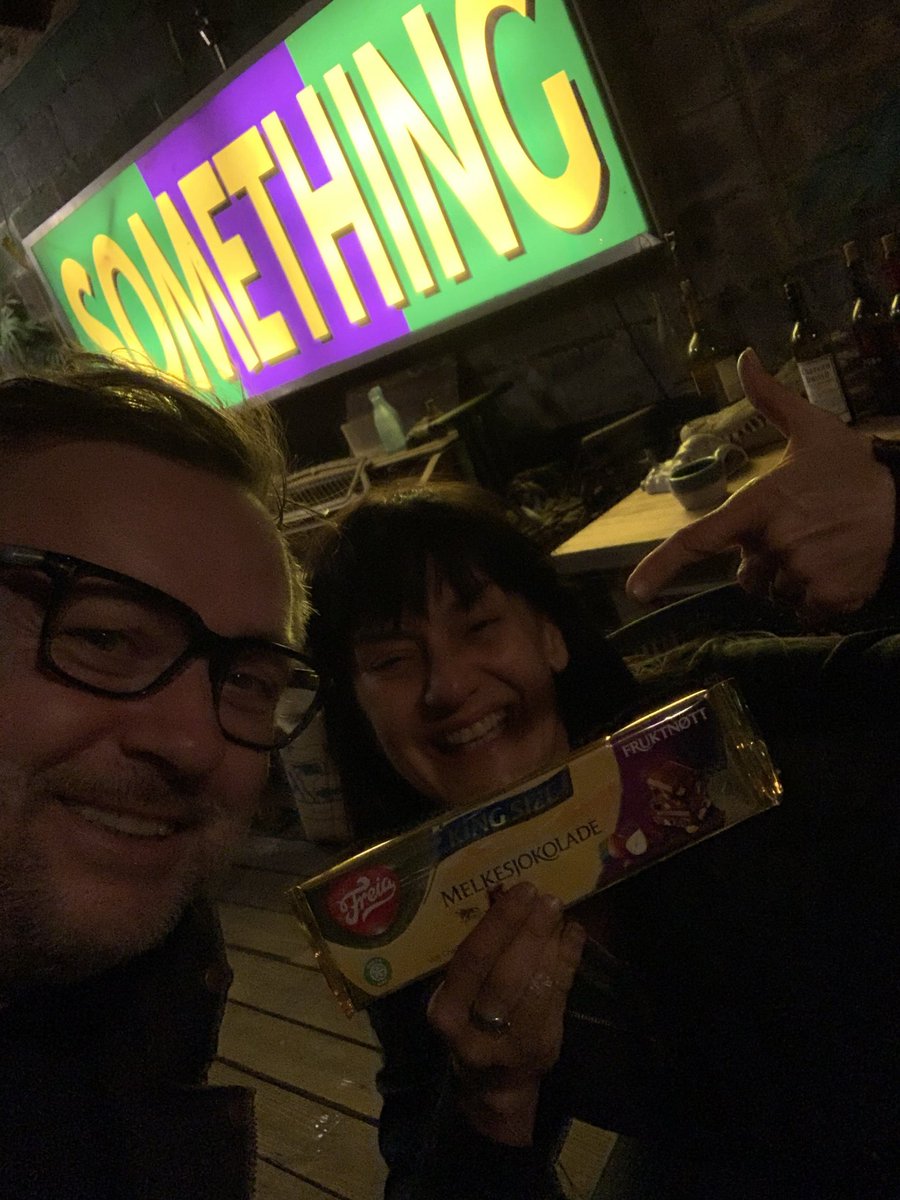 onlyleslie504's tweet photo. I got chocolate from Norway, Mardi Gras happening all around me, and ⁦@joerusi⁩ here and (hopefully)sleeping like a baby in the double⚜️Today we start working on our duo project😊. I love our voices together🎶- New music!New songs! Recording this week! YAY!! 🔆⚜️⭐️ https://t.co/IY3YNOBJGP
