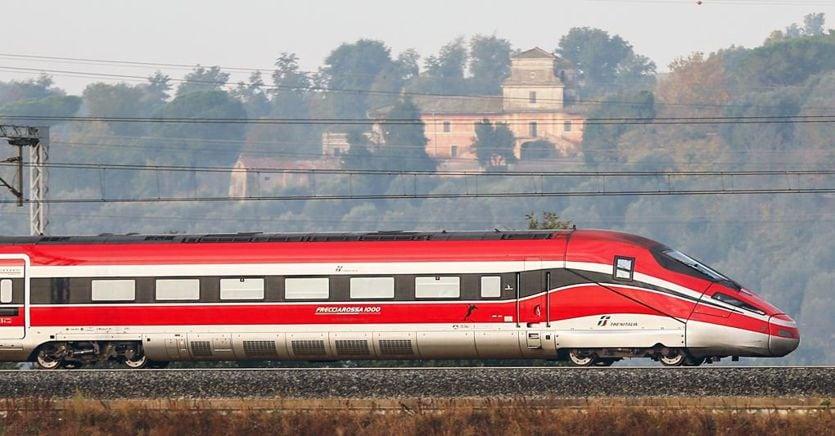 sole24ore's tweet photo. Ferrovie, la Francia fa le barricate contro l’arrivo di Trenitalia nell’alta velocità https://t.co/i052bCl5Z6 https://t.co/wihEHj1khq