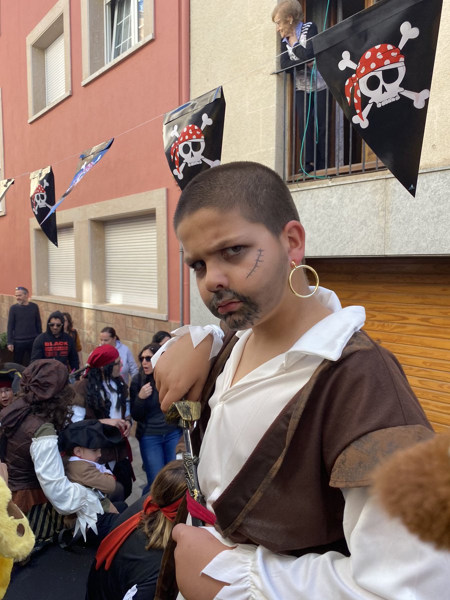 isaacperaire's tweet photo. Família. #carnaval2020 #PratsdeLluçanès #viscaelpoble https://t.co/7bV5U6VLxH