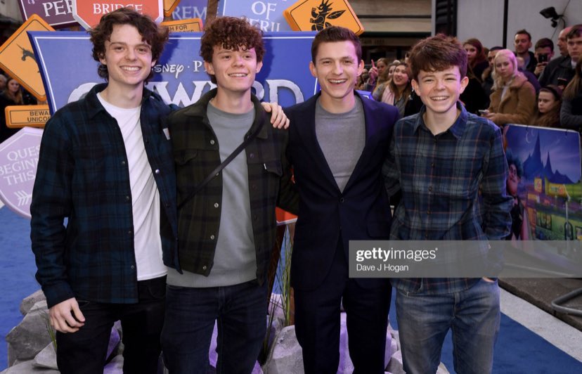 Bell On Twitter Oh My God Are They All Wearing Flannel For Tom Because Toms Character Wears A Flannel In The Movie I Can T Fucking Do This Https T Co Gig7iilnct Twitter Bell On Twitter Oh My God Are They All Wearing Flannel For Tom Because Toms Character Wears A Flannel In The Movie I Can T Fucking Do This Https T Co Gig7iilnct Twitter