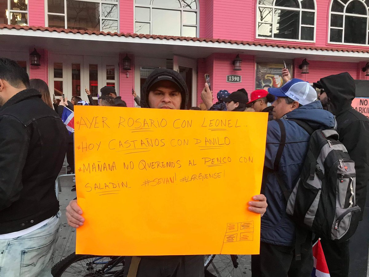 ESENDOM's tweet photo. Masiva #protesta en #WashingtonHeights en contra de la #jce #juntacentralelectoral /More details in https://t.co/6fOL97kpLb #republicadominicana #dominicanrepublic #justice #justicia #porRD #forDR #pld #abusadores #espafueraquevan #esendom 
Foto/Photo: Amaury Rodríguez/ESENDOM https://t.co/UMjBM4M54I