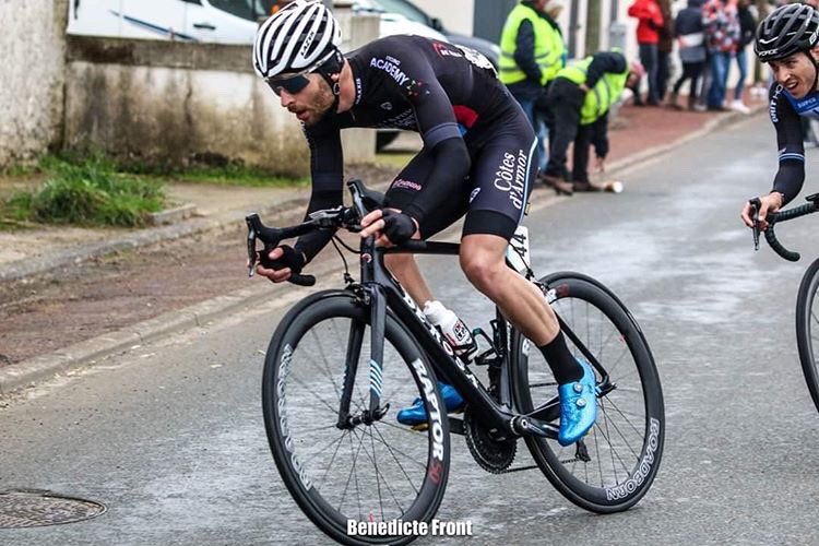 Roadbornwheels's tweet photo. Un grand bravo à notre ambassadeur @kowalskiDylan94, 2 victoires + le général des @cocpv #roadborn #rouecarbone #victoire #montageartisanal https://t.co/tbYcleLBth https://t.co/jC4iSNUuSE