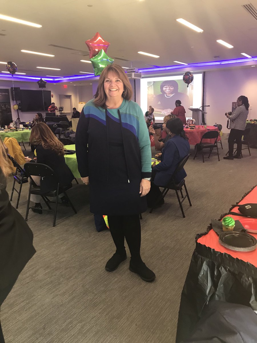 ReisOtero's tweet photo. Our new look!! Looking good Jodie ⁦@weareunited⁩ https://t.co/fSlv2C1fKD