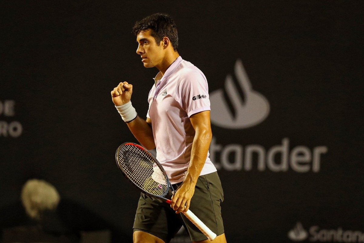 TeamChile_COCH's tweet photo. ¡FINALISTA 🔥! ¡Y NUEVO TOP 20 DE LA ATP 🔥🔥! Cristian Garin derrotó a Borna Coric, disputará esta tarde el 🏆 del @RioOpenOficial 🇧🇷 y este lunes será el flamante número 18 del Ranking ATP, la mejor ubicación de su carrera.
¡Grande! ¡A seguir así 👌!
#TodosSomosTeamChile 🇨🇱 https://t.co/FnW2p7KypC