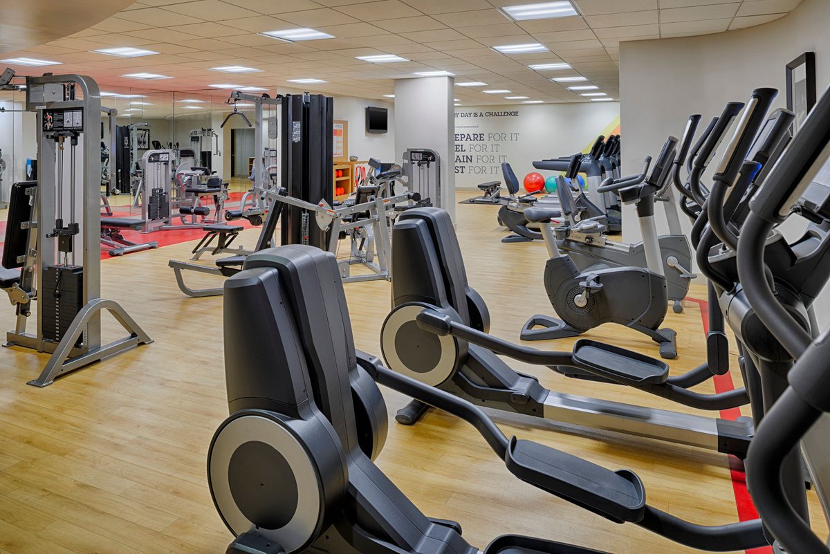 Exercise not only changes your body. It changes your mind, your attitude and your mood. 💪🏼🏋🏽
#fitness #gym #fit #workout #motivation #bodybuilding #fitnessmotivation #training #selfcare #selfcaresundays #selfcaresunday #sunday #sheratonmiamiairport #workoutroutine #running