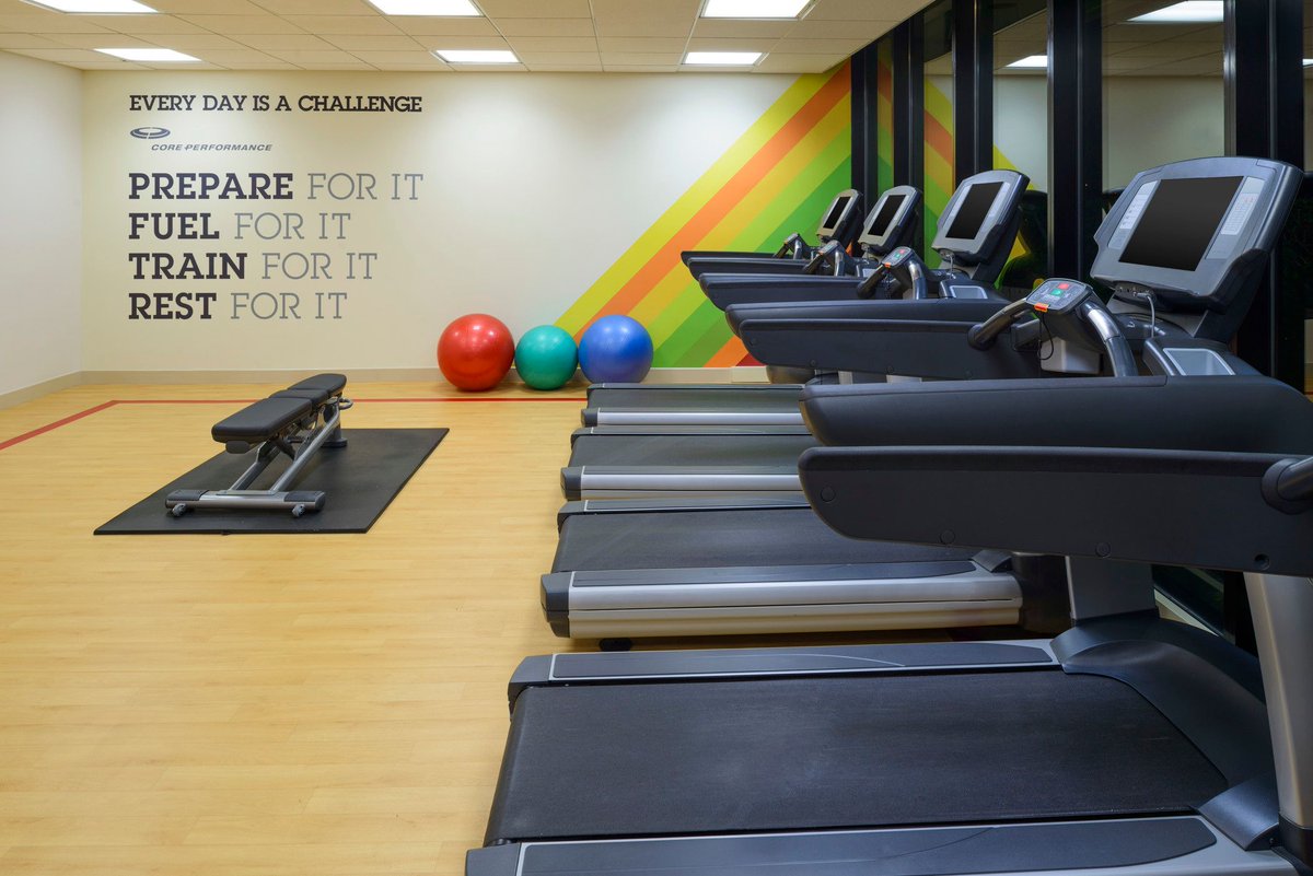 SheratonMiami's tweet photo. Exercise not only changes your body. It changes your mind, your attitude and your mood. 💪🏼🏋🏽
#fitness #gym #fit #workout #motivation #bodybuilding #fitnessmotivation #training #selfcare #selfcaresundays #selfcaresunday #sunday #sheratonmiamiairport #workoutroutine #running https://t.co/tIw37GJETV