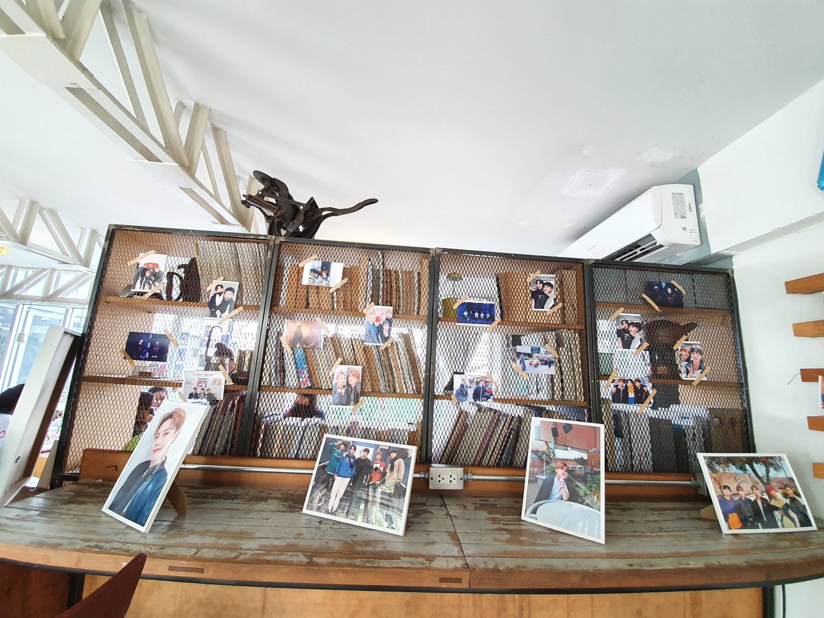 amp1619's tweet photo. ขอบคุณที่จัดงานดีๆแบบนี้ขึ้นมานะคะ ได้เจอช้อยส์เยอะมาก ๆ รูปเยอะมาก ๆ เลย😍 ของแจกก็เยอะมากด้วย
PS.ด้วยแต่แอบไม่กล้าคุยกับช้อยส์คนอื่น (รู้สึกสูงวัย555)
#SmileOfDonghun #Happydonghunday #Happy_Donghun_Day
#DONGHUN #동훈 #ACE #에이스 #ช้อยส์ #choicewithace @LeeDonghun_TH https://t.co/CtbeQfZB6K