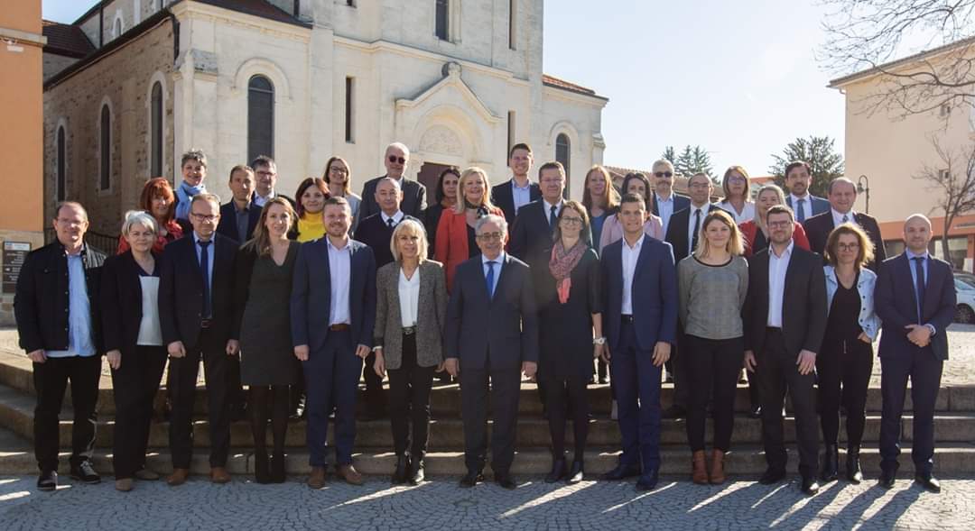 forcedavenir's tweet photo. Ensemble Continuons, Force d'avenir
👉 Un seul intérêt ! Celui de la commune
👉 Une équipe à la fois nouvelle, pour 60% renouvelée mais aussi expérimentée = maire sortant, 7 adjoints sortants,3 délégués et 3 conseillers.
#EnsembleContinuons #fierdetremioland #forcedavenir https://t.co/goLWWZIPzj