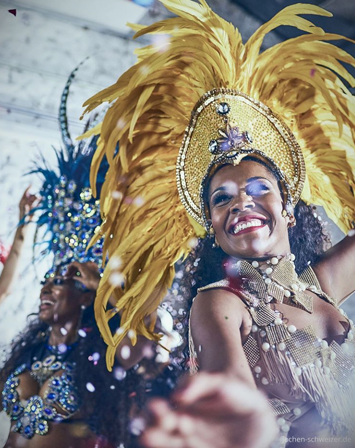 FIESTAVAL's tweet photo. It's the biggest, boldest &amp; brightest festival in the entire world! It's Carnaval do Rio de Janeiro! From the much anticipated Samba Parade's to the Magic Ball to the Champions Parade, the 2020 line-up of festivities definitely doesn't disappoint!
📸: @jochenschweizer_erlebnisse https://t.co/lF8CUwYvFw
