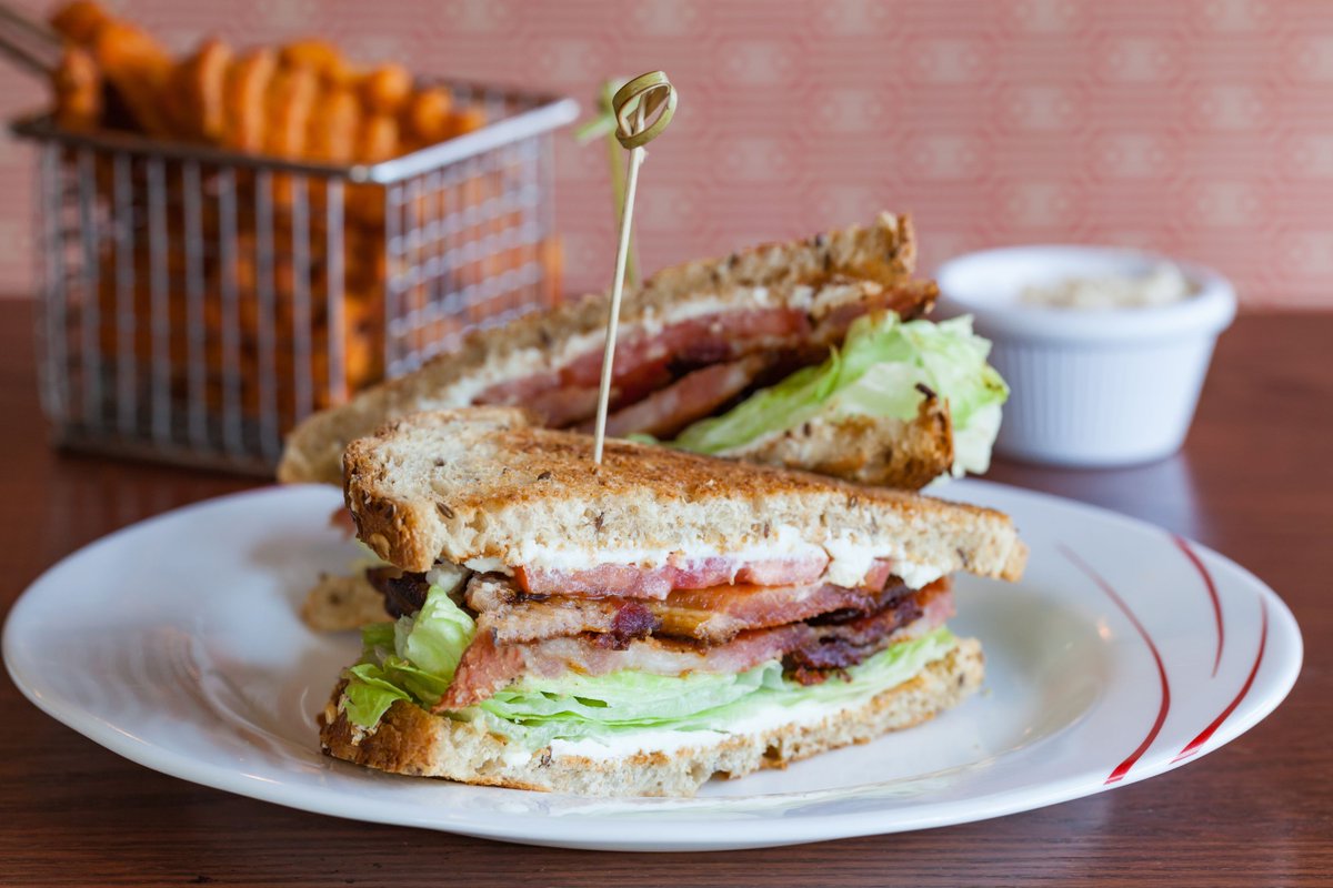 #SelfCareSunday is all about making sure you get yourself ready for the upcoming week! What better way to do so than with a BLT from Redz 😋

#redz #southjersey #visitsouthjersey #mtlaurel #njrestaurants #njeats #njfoodie #marlton #cherryhill #sunday #blt #treatyourself #selfcare