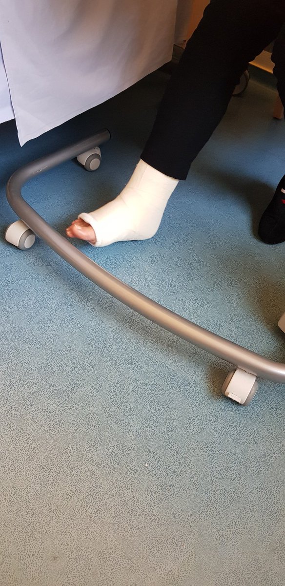 schydlowski1's tweet photo. Double fracture de la malléole pour ma maman #urgences #hopitalpublic de #Carhaix 🙏👋 👨⚕️🚑merci à eux 👵 #Changementdeprogramme https://t.co/VTX2Wp6qd1