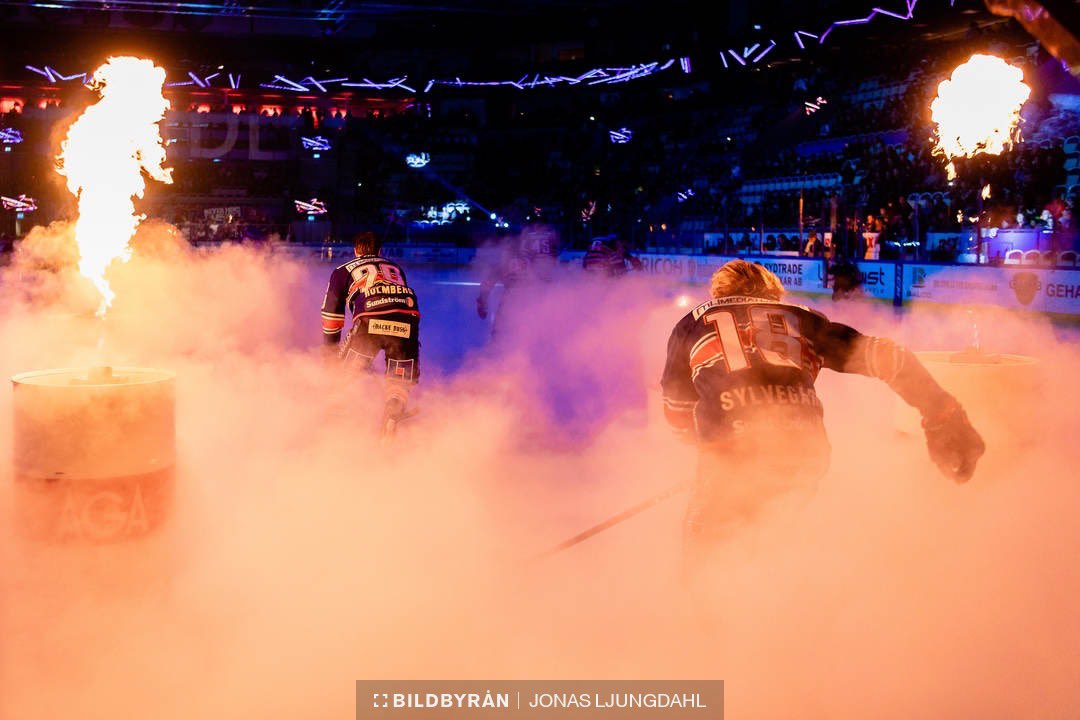 VLHlive's tweet photo. Några av gårdagens bilder 📸
Snart är det endast 48h till serieledarna Luleå gästar VIDA Arena. Då behövs ditt stöd!
🎟 https://t.co/apq4wgsgiE
Foto: @bildbyran / Jonas Ljungdahl
#motslutspel #vaxjolakers #shl #allatillvida https://t.co/757h9lyGjp
