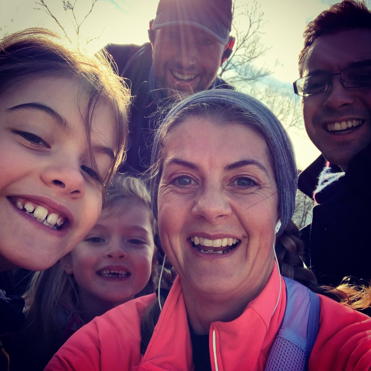 MarathonMum2's tweet photo. Wow! Very tough 17 miles today, sun, rain and wind so strong I could hardly move. Great surprise-my family meeting me, was the boost I needed. #londonmarathon2020 #londonmarathontraining #teammrf #meningitis #sepsis #ukrunchat #runningmum #runningmotivation #run https://t.co/b0efRVJlZz