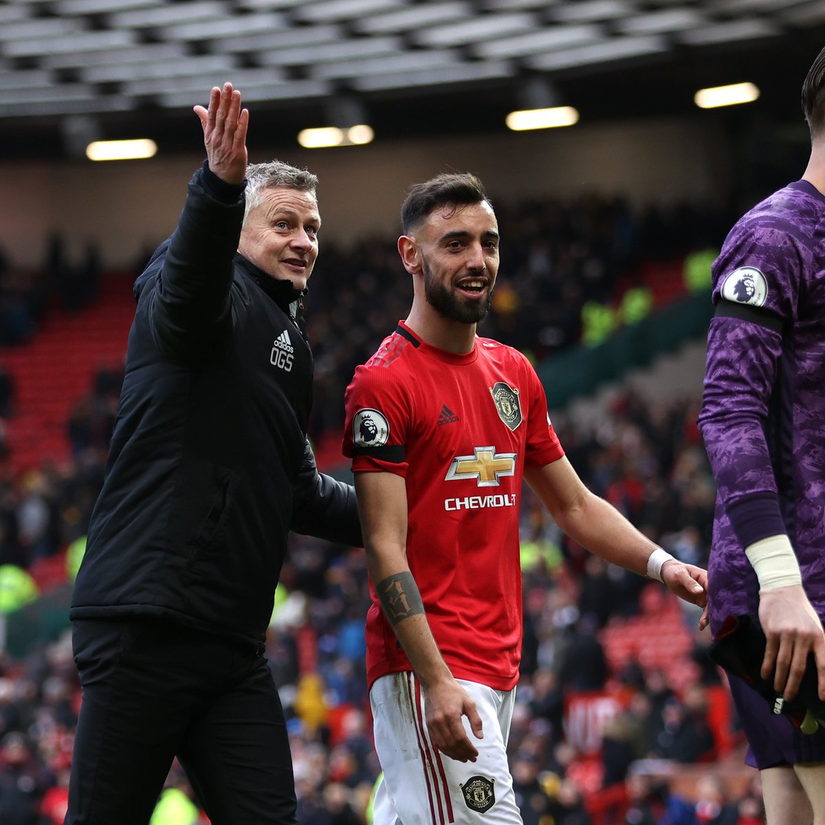 ManUtd's tweet photo. The Stretford End love watching @B_Fernandes8! 🗣️

Our Portuguese magnifico is today's #MUFC Man of the Match with 81% of the votes 👏 https://t.co/dVaakhzAZx