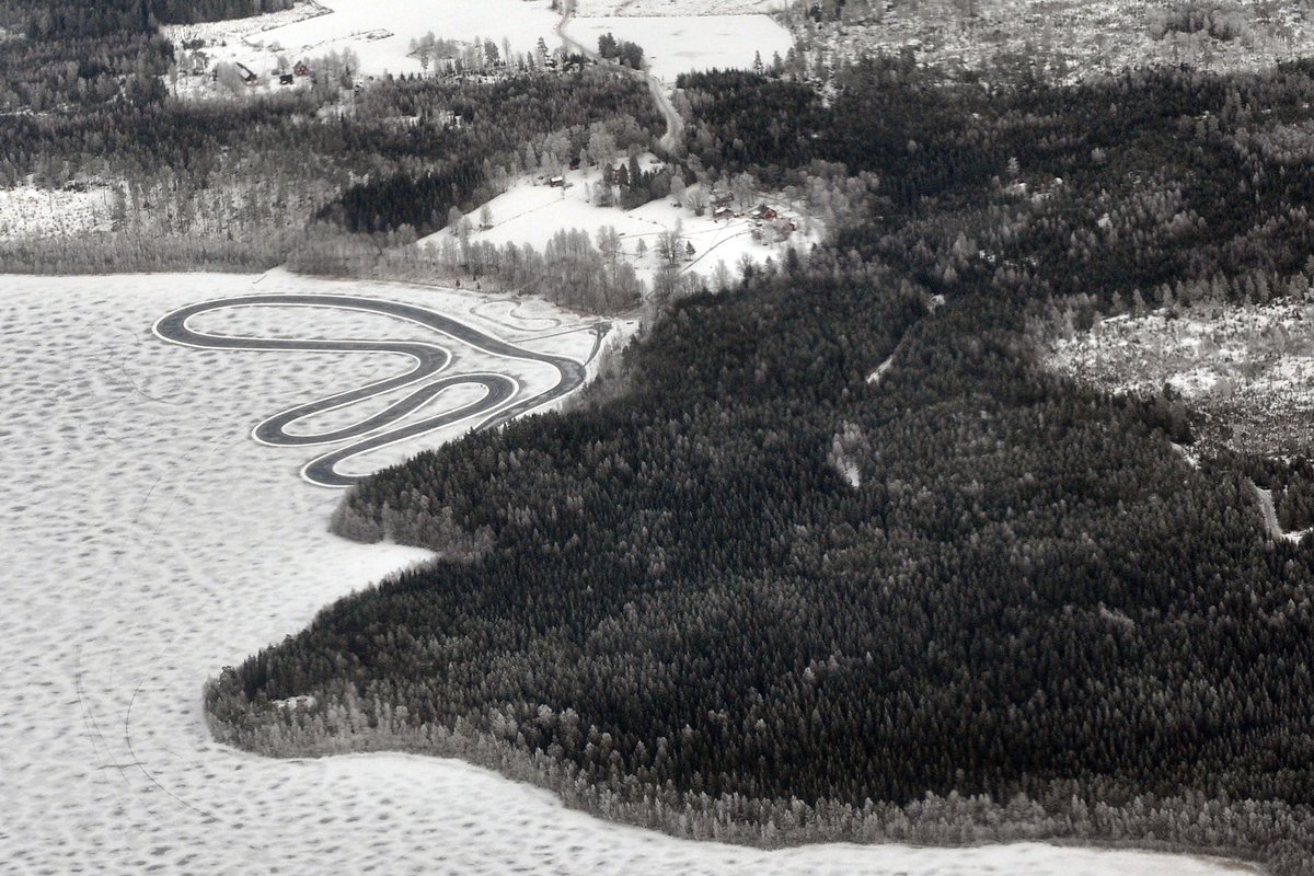 natuurijswijzer's tweet photo. Het was met het wintertje wel (tot nu toe): #natuurijs op de #weissensee en noordelijker in #Zweden #Noorwegen en #Finland . Wat heb jij eigenlijk nodig om in het vliegtuig te stappen aan kilometers ijs om te #schaatsen? https://t.co/YBKOwi1pRG