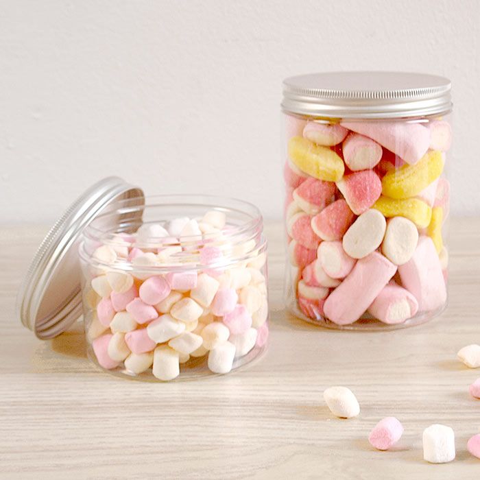 Cocotto_es's tweet photo. Los domingos por la tarde son para darse un capricho. 🍬🍭 Y el mío es ver una peli y comer chucherías hasta que me duele la barriga 🤣🤣 ¿Cuál es el tuyo?
Tarros para chuches de la shop -> https://t.co/JjWuQumeHC Felis domingo.
 #mesasdulces #mesadechuches #decoracionfiestas https://t.co/dRa70clEy7