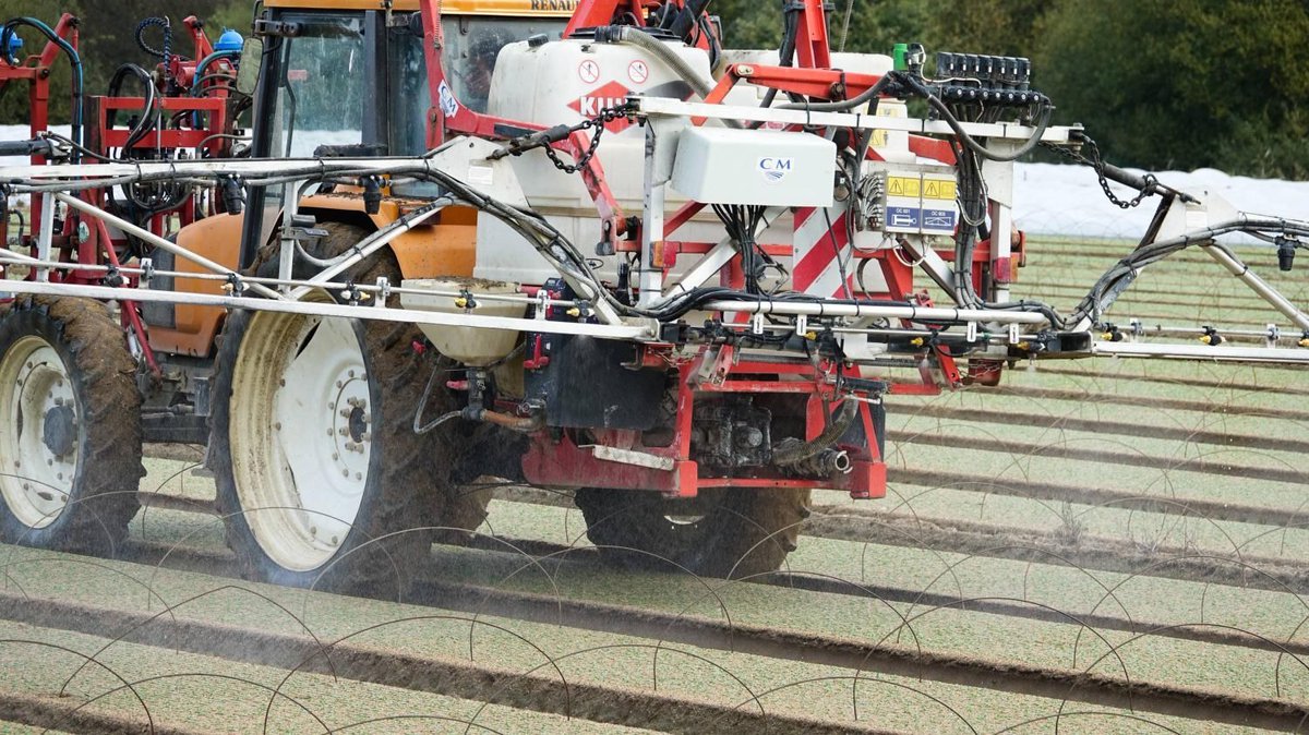 monair_info's tweet photo. Des molécules de pesticides interdits retrouvées dans l’air https://t.co/sVa1ECFQtG #qualitedelair #pollutiondelair #arcaa https://t.co/RKW3a5qg3U