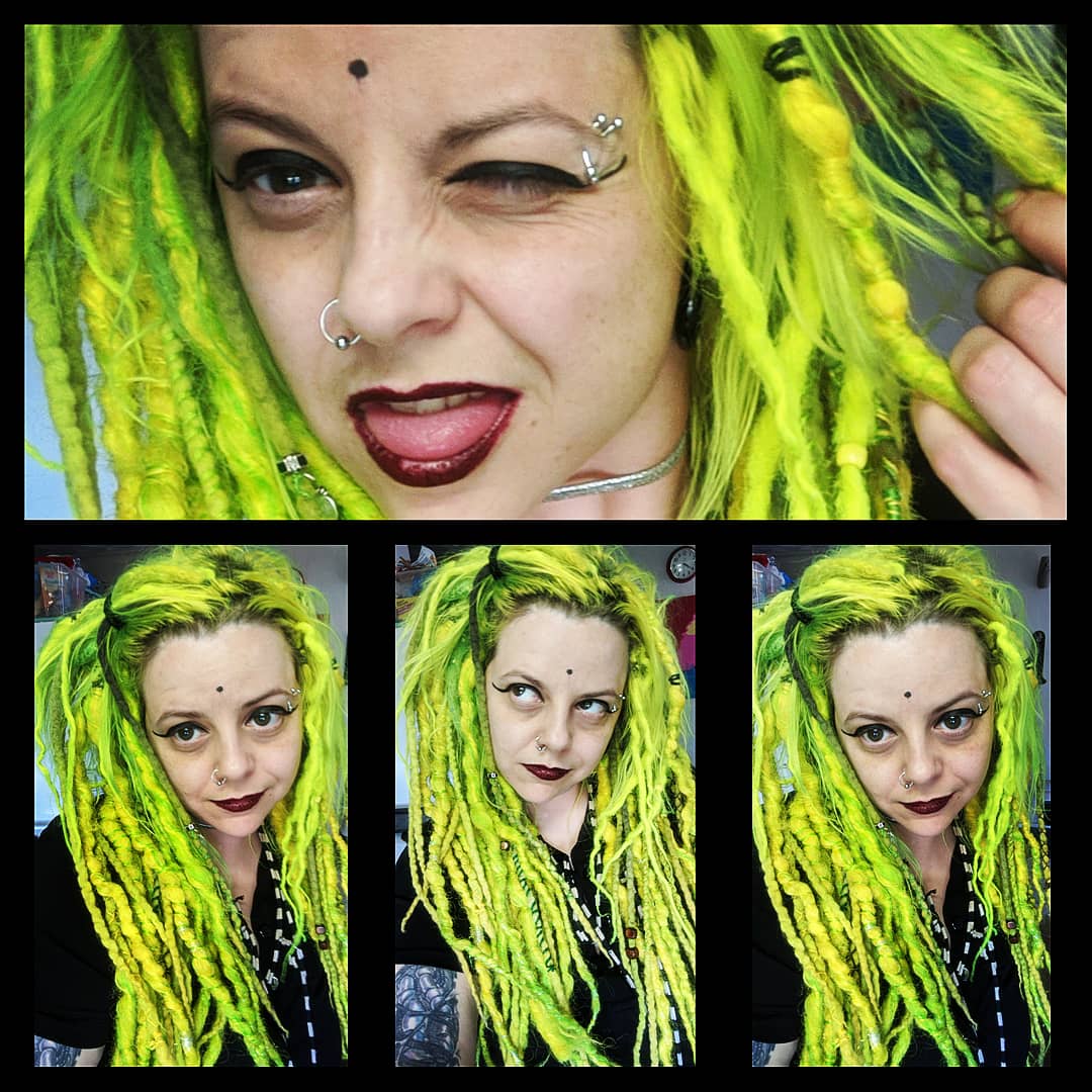 new digs....💚💛💛
#spring #yellow #dreads #woolies #dreadlocks #neon #green #beautiful #hair #uniquehairstyles #bighair #partialinstall #highlighter #mojito #margarita #colorful #colorfulhair #texture #alt #model #yellowgreen #whitezombie #justakid #astrocreep