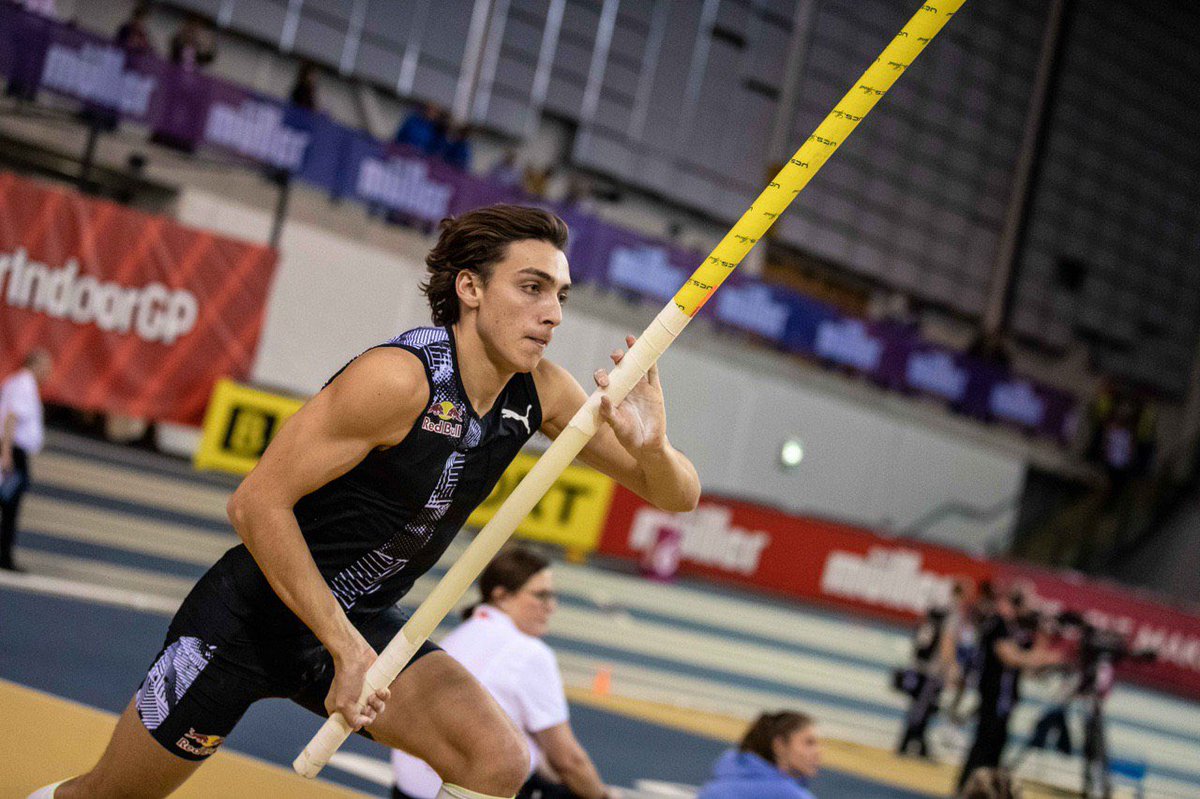 WorldAthletics's tweet photo. .@mondohoss600’s 2020 indoor season🚀

6.00 Dusseldorf 🇩🇪 
6.17 Torun 🇵🇱 
6.18 Glasgow 🇬🇧 
6.07 Lievin 🇫🇷 
6.01 Clermont-Ferrand 🇫🇷 

He is the first athlete in history to put together five consecutive indoor competitions at 6.00m or higher.

#BornToFly https://t.co/69w61m3KUa